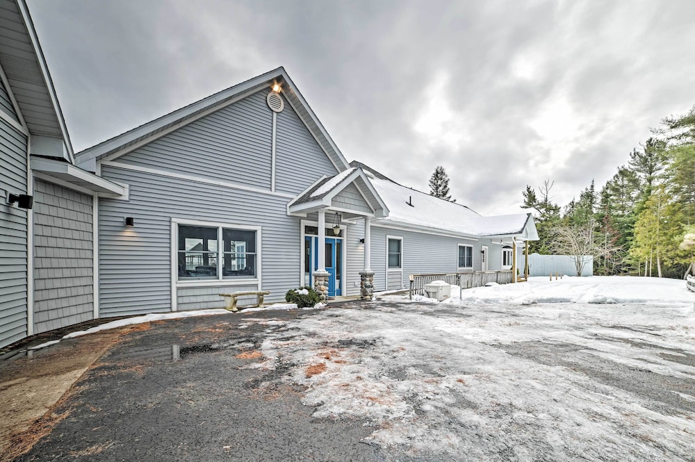Chic Townhome on Lake Huron w/ Private Beach! view 3