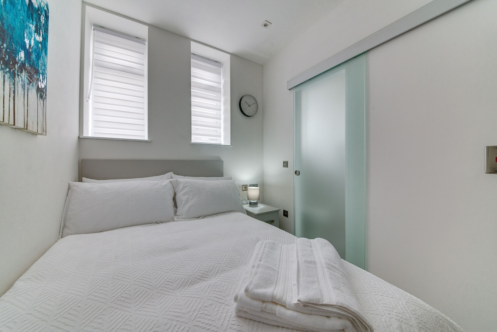 Superior Compact Studio Close to Amenities view 2