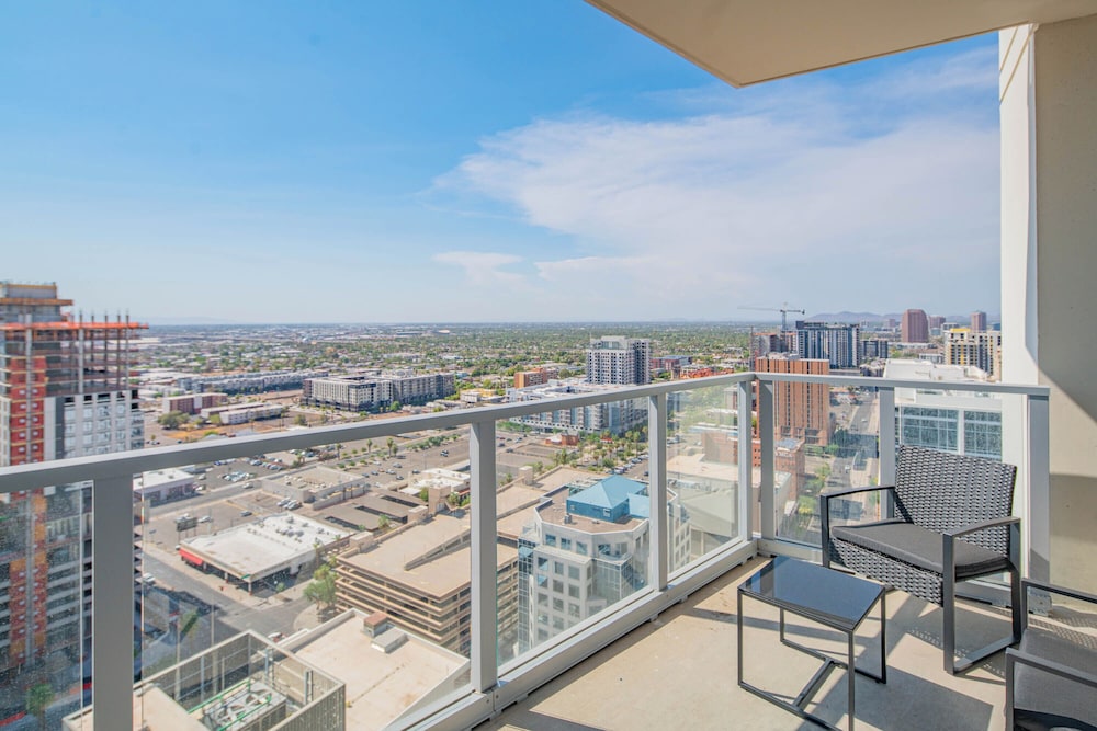 ROVE LIVING/KL - 44 Monroe