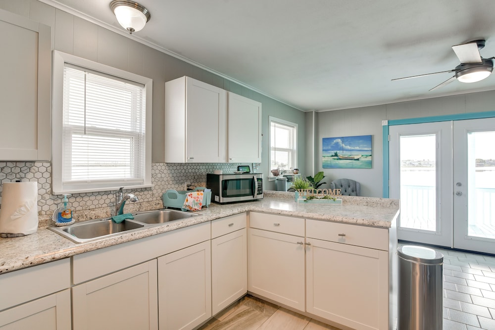 Private Bayfront Access 10 Mi to Galveston Beaches