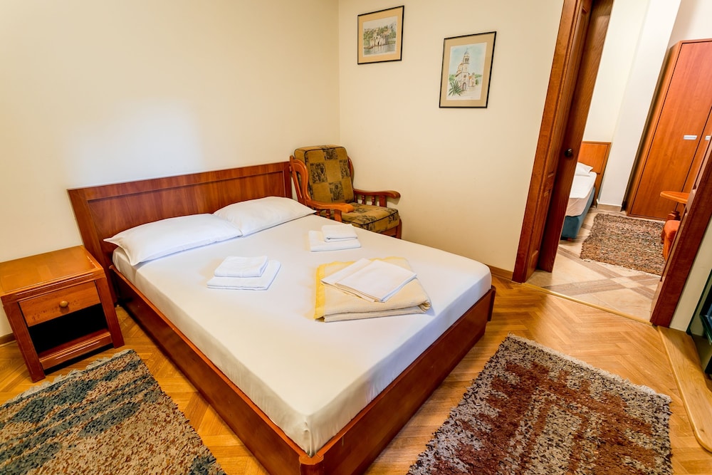 Hotel Villa Stari Grad - Image 1