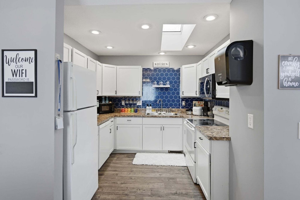Bright 4br Near Msu & Downtown 4 Bedroom Home