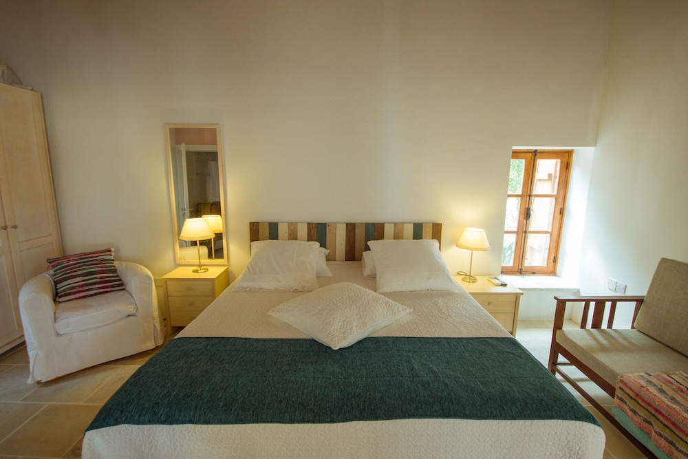 Thyone Uno Cottage view 5