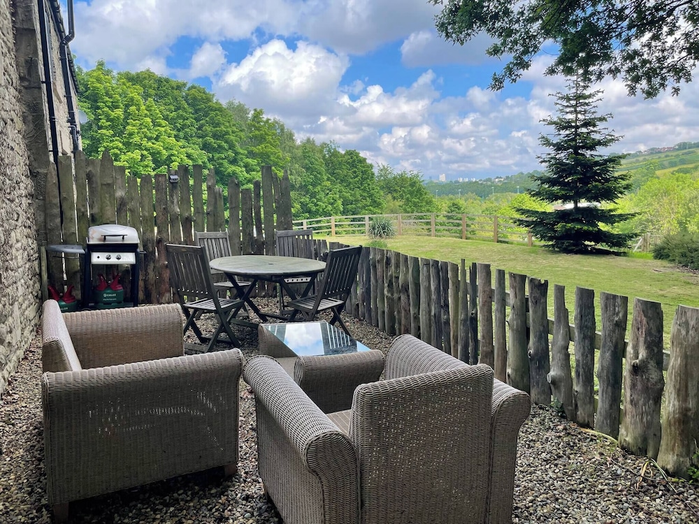 ๐ฟ Quaint Country Cottage With Valley Views, Dog-friendly & Horse-friendly