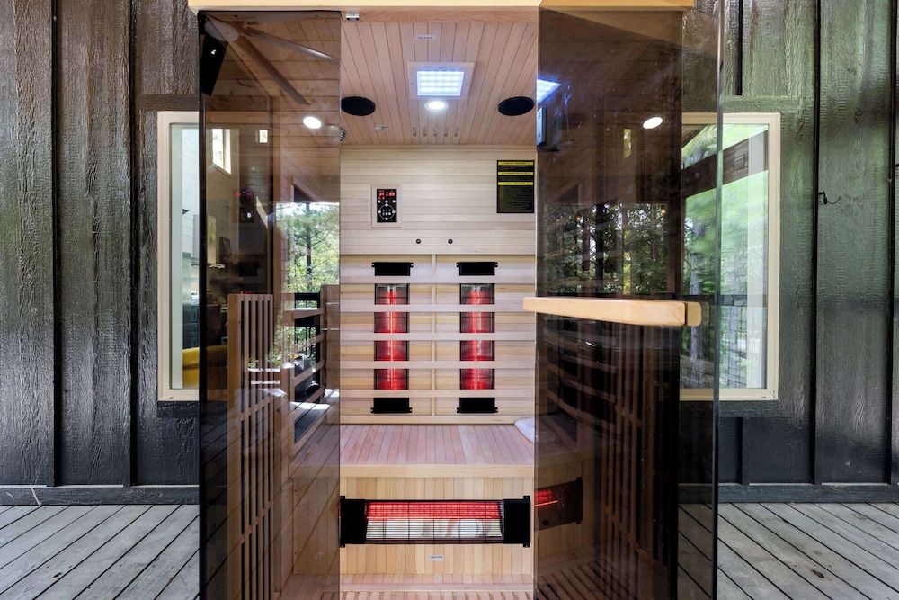 Whispering Retreat Sleeps 4