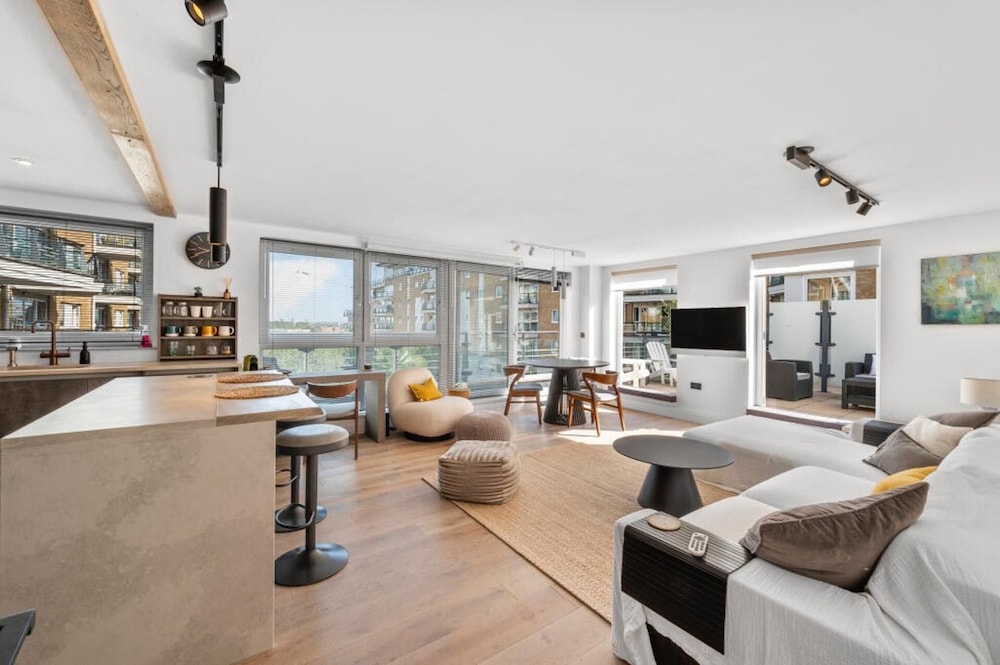 Anchor Penthouse Retreat in London