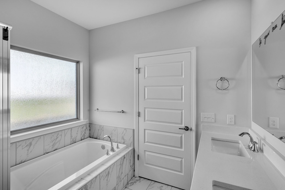 Modern Nest - Huntsville Hideaway 3 Bedroom Home