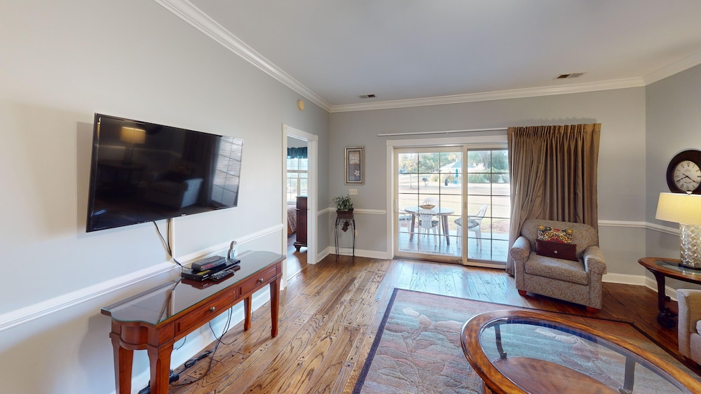 Magnolia Pointe Luster Leaf 4898-103 2 Bedroom Condo