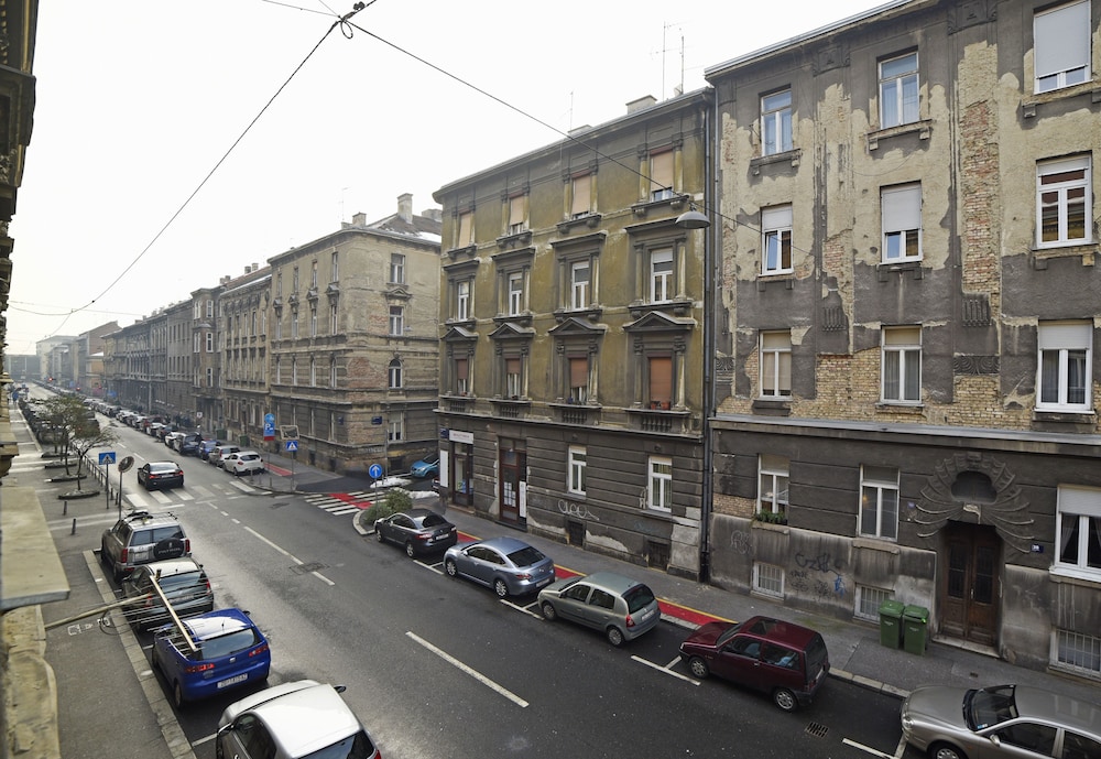 Photo 33