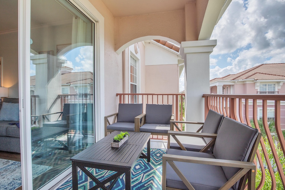 Condo w/ Prime View of Lake, Pool & Fireworks!