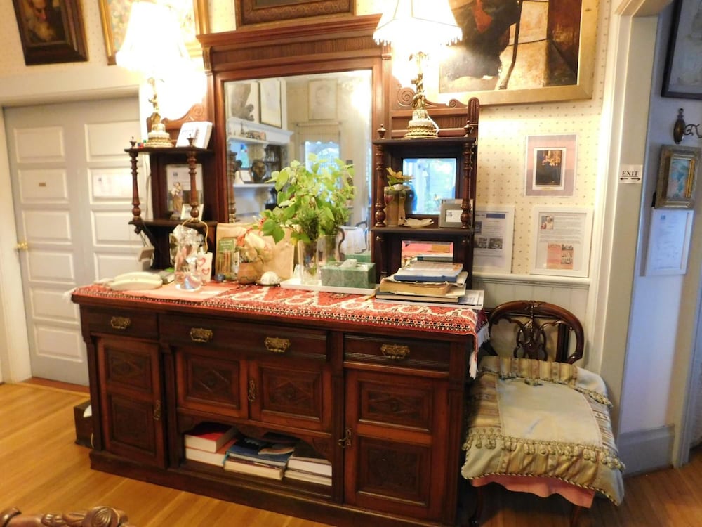 Cliff Crest Bed & Breakfast