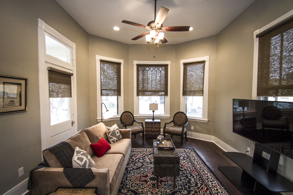 Restored Historic 2br/1.5ba House Near Downtown view 3