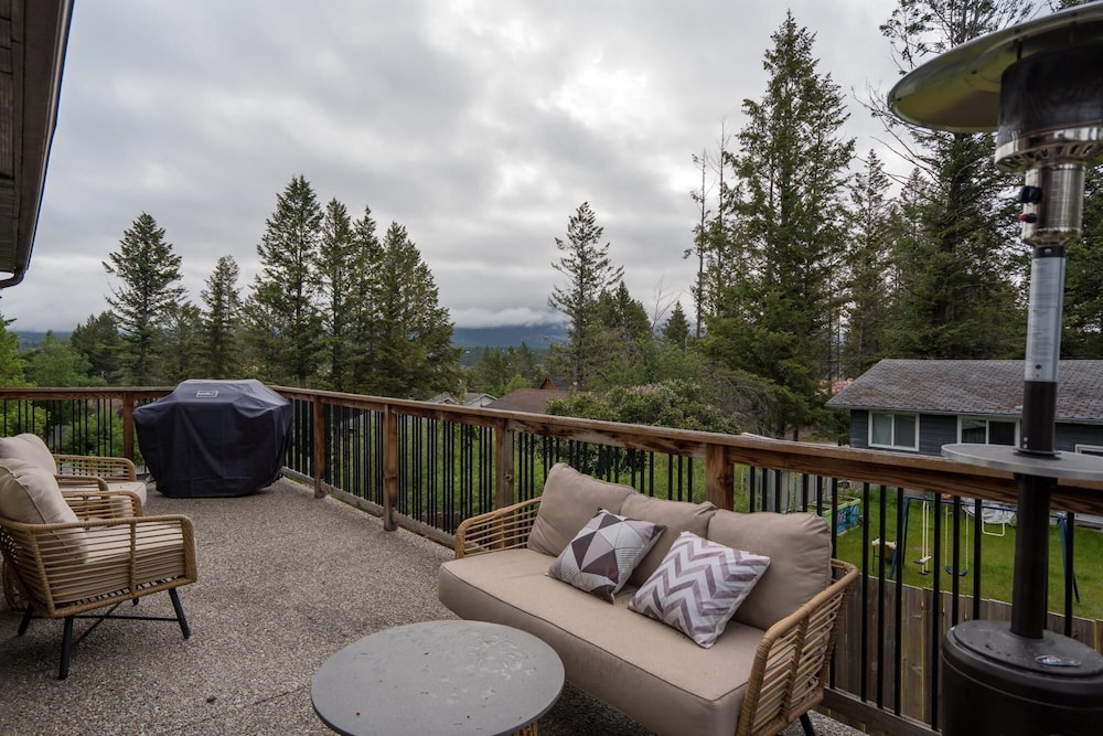 The Matterhorn No Service Fees Hottub Fire Pit