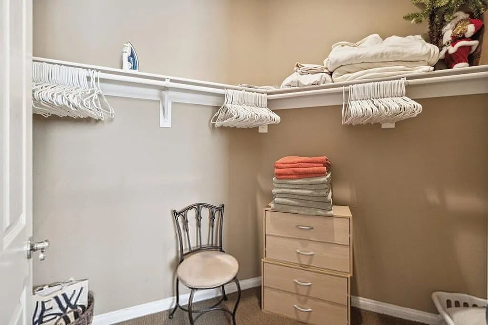 Stylish 2BR w Spa Patio