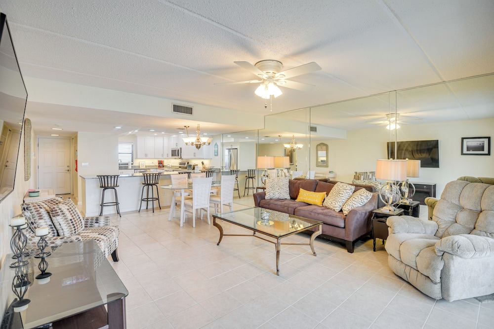 Walk to Coast: Condo in Daytona Beach Shores! view 2