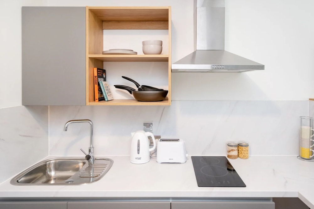Modern Studios and Ensuite Bedrooms with Shared Kitchen at Hillfort House in Brighton