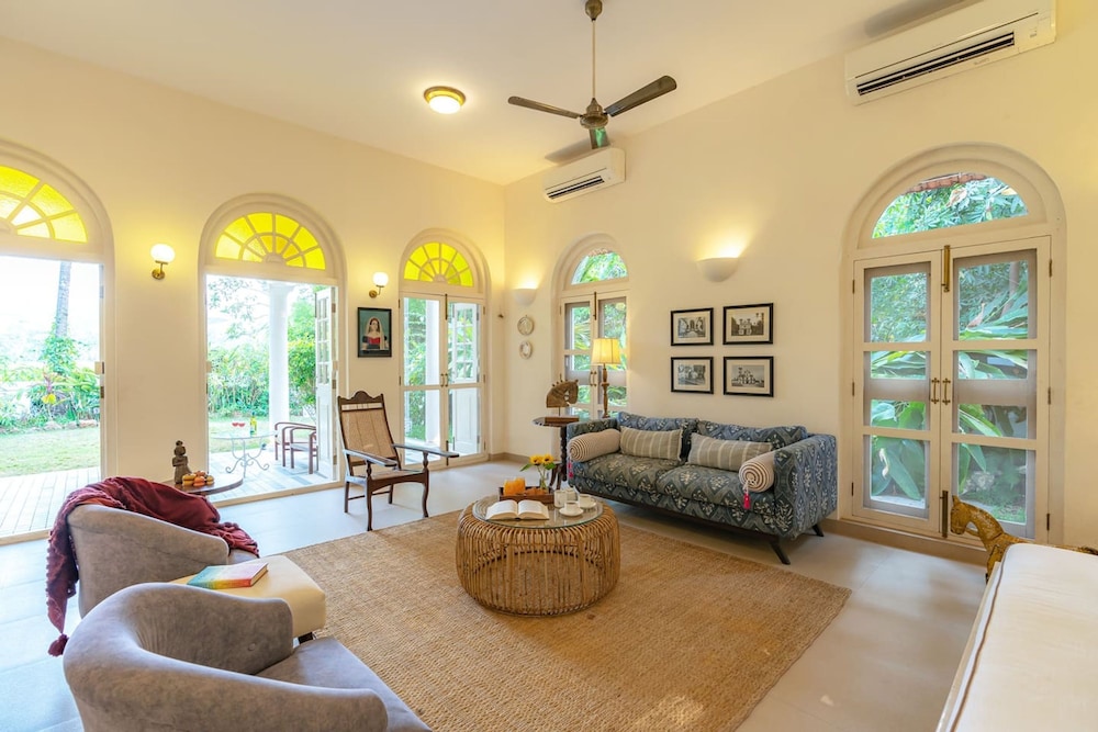Loto Bianco by Hireavilla -4br w Pvt Pool Siolim