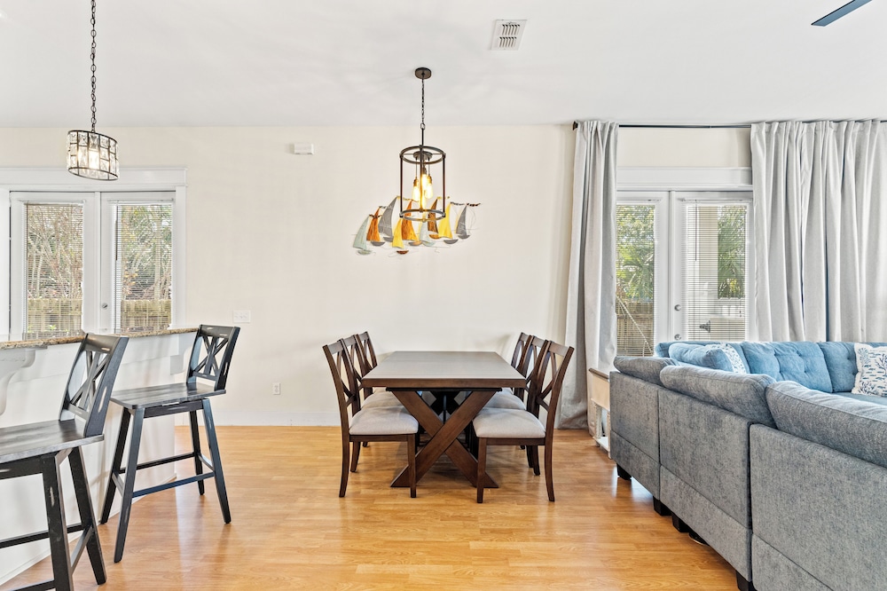 Beach House Spacious 4BR Retreat With Gulf Views & Observation Deck!