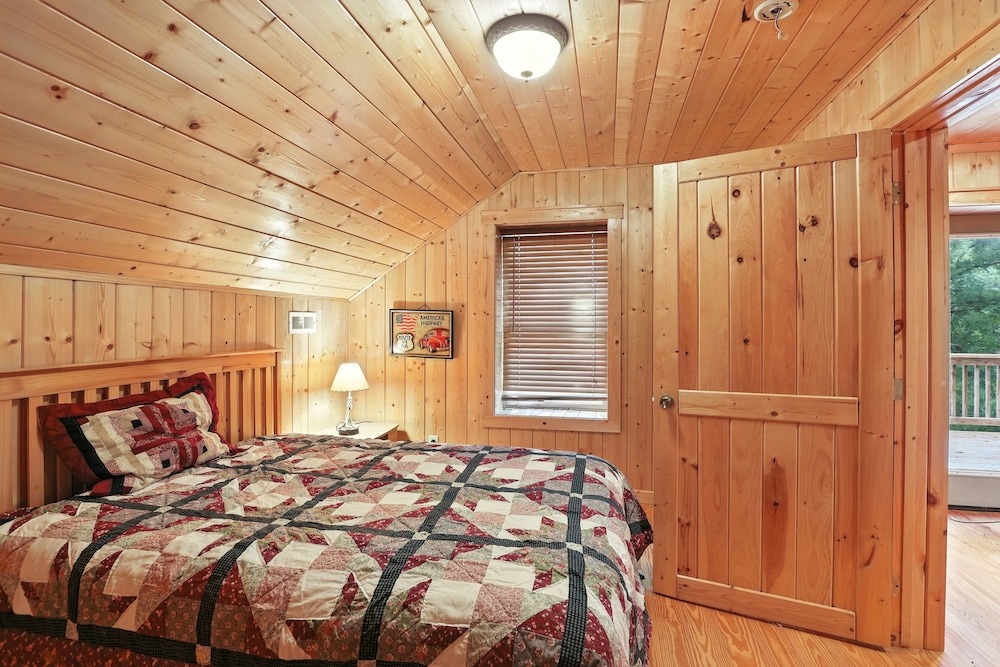 Secluded Mountain Retreat With Stunning Views 4 Bedroom Home