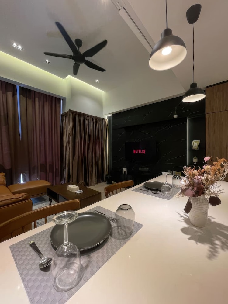 Mews Luxe Residence Apartments
