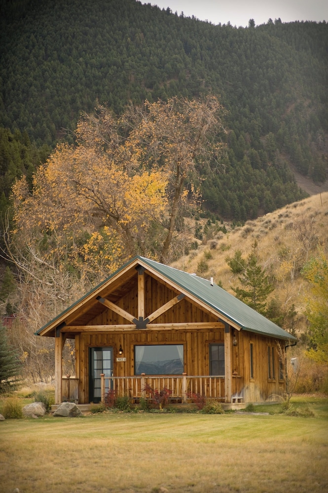 Chico Hot Springs Resort & Day Spa