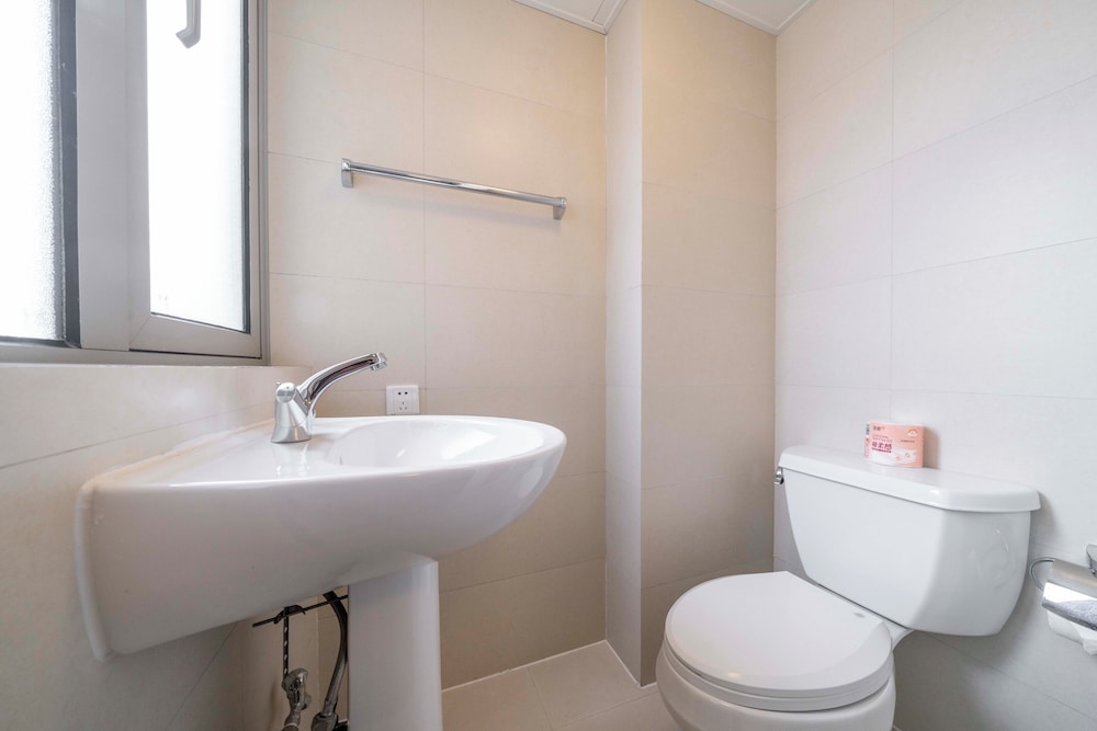 Tyms 3BR Duplex APT Xujiahui Shanghai