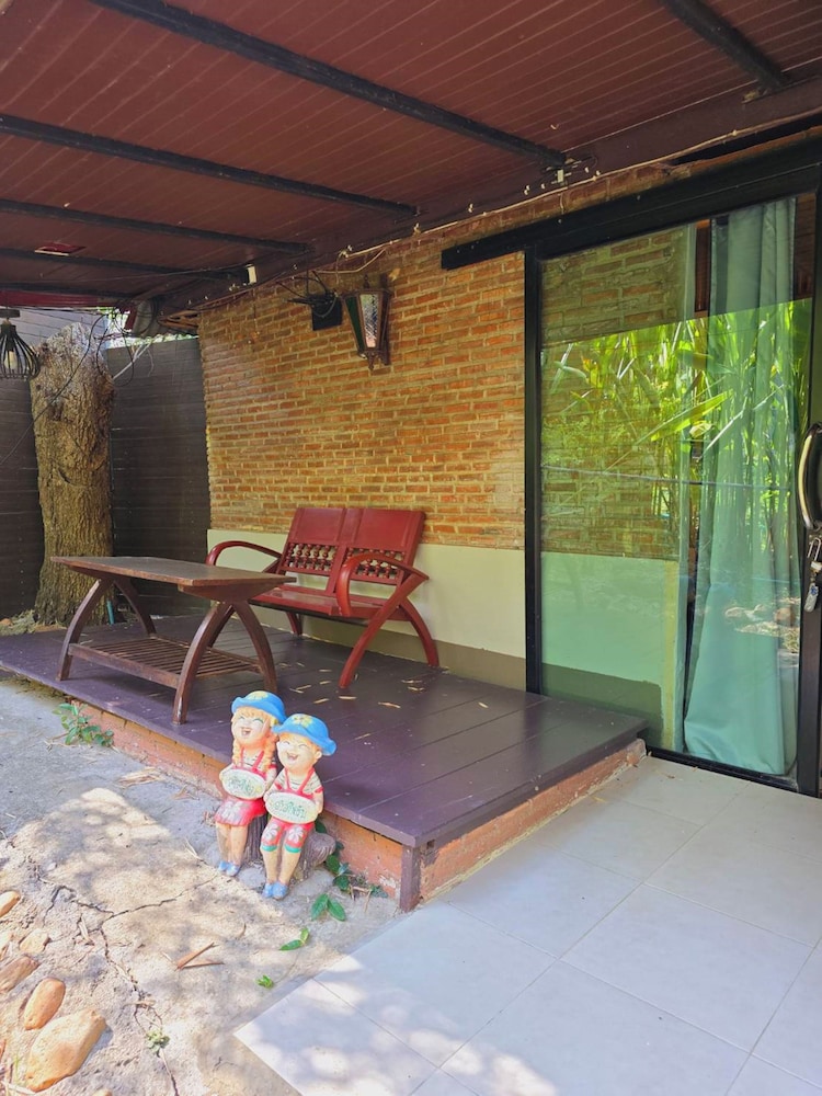 Kaengkrachan Boathouse Paradise Resort