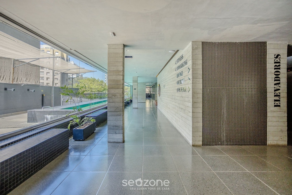 Studio w/ pool near subway FRE2112