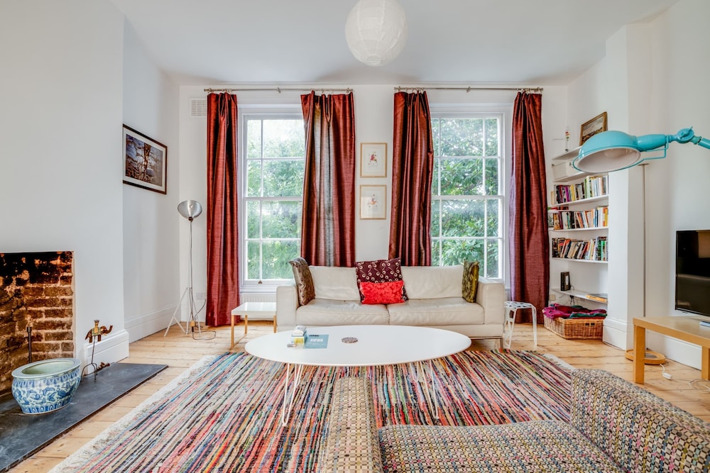 Bright Two Bedroom Apartment Near Vibrant Camden Town
