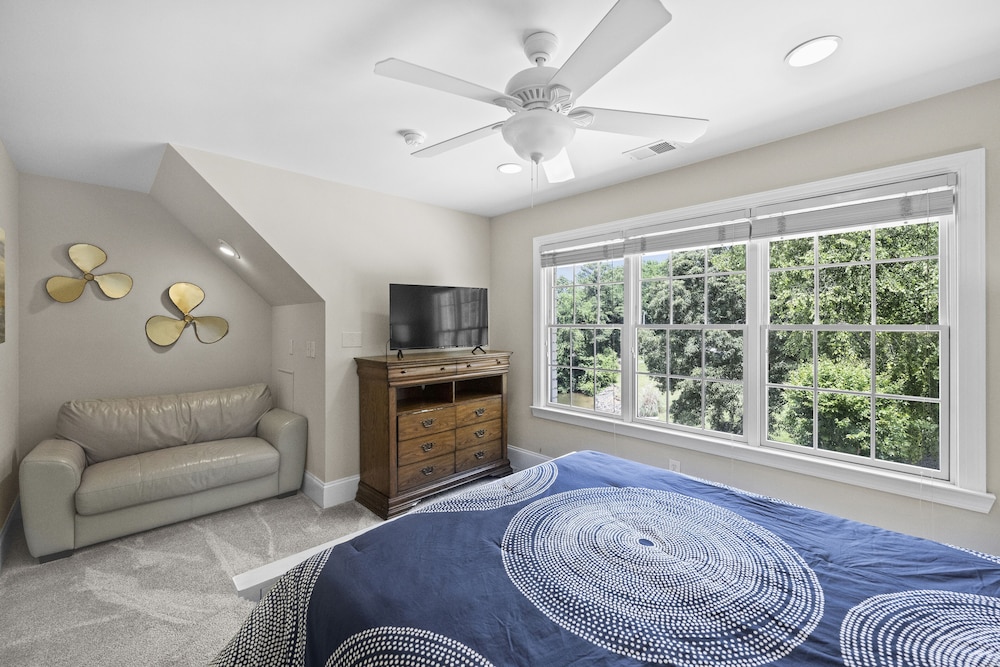 Make a Big Splash in 7BR Lake Norman Home!