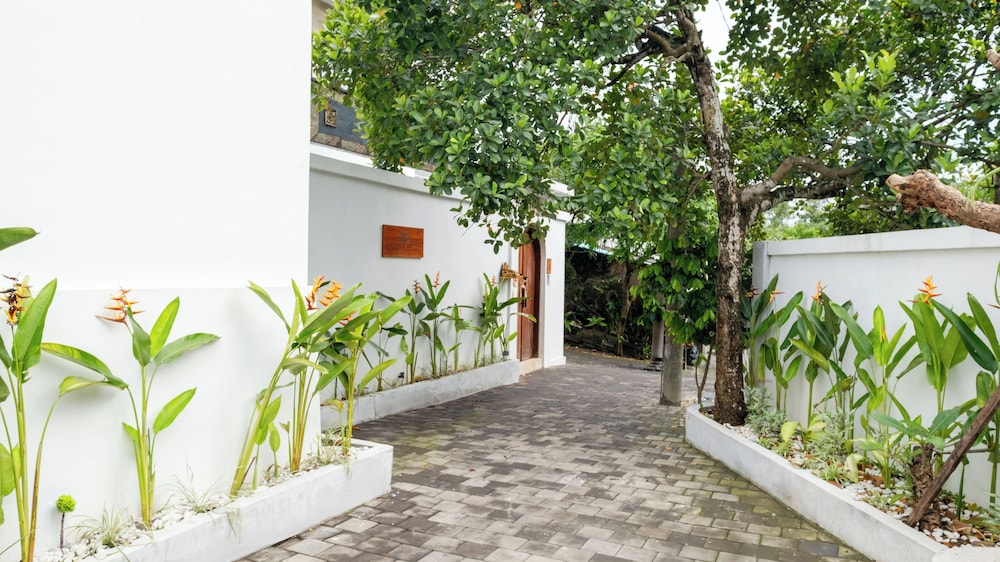 Villa Kamila 2 by Villa Finder