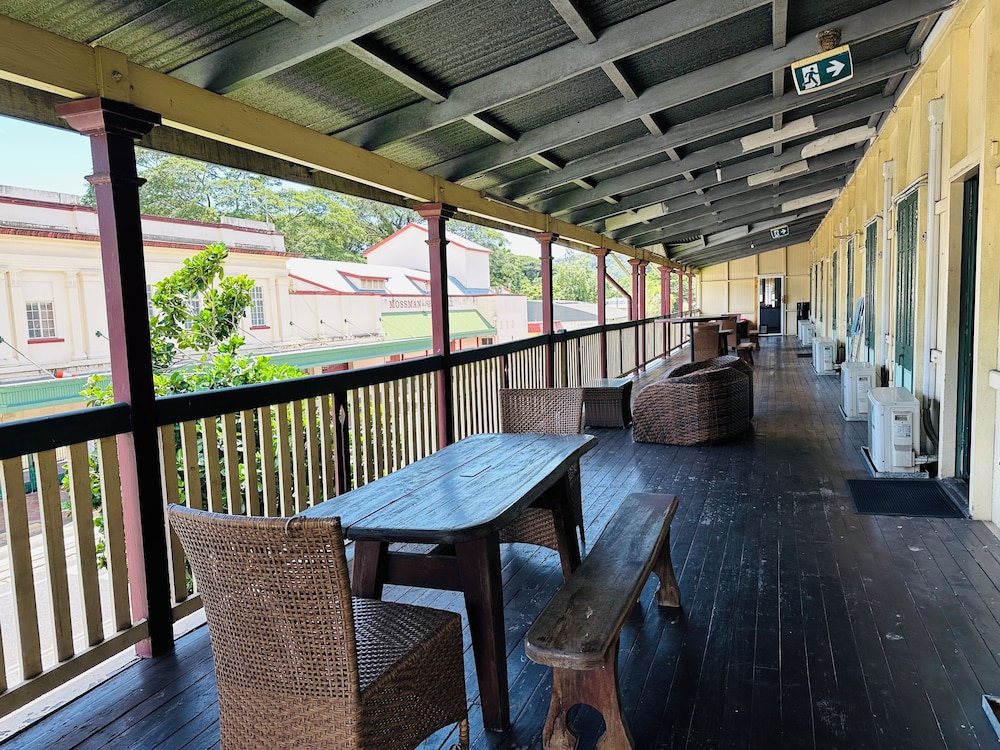 Mossman Exchange & Backpacker Resort
