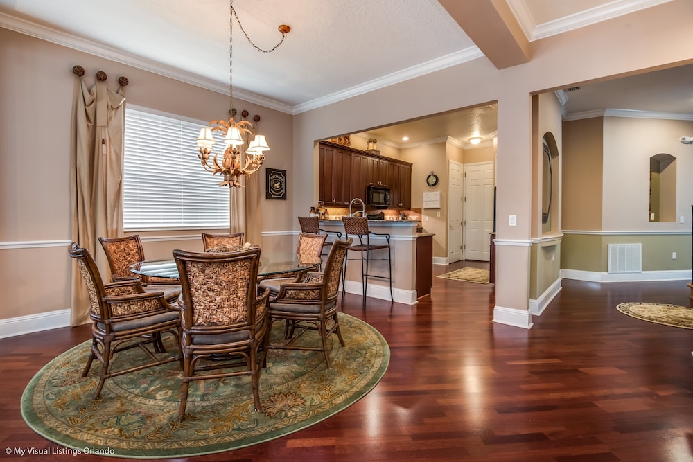 5bed 5Ba Reunion Villa w. Pool - Image 2