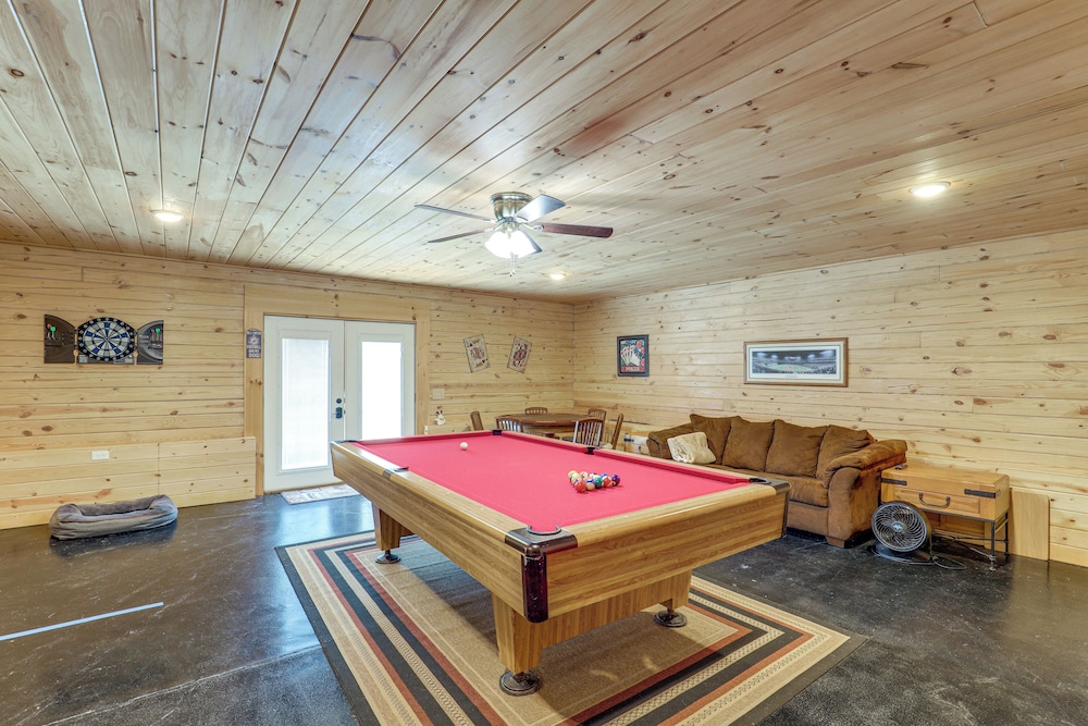 Explore Linville Falls: Cabin w/ Game Room + Deck!
