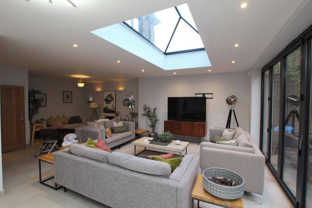 Essex Luxury Retreat With 6 Bedrooms