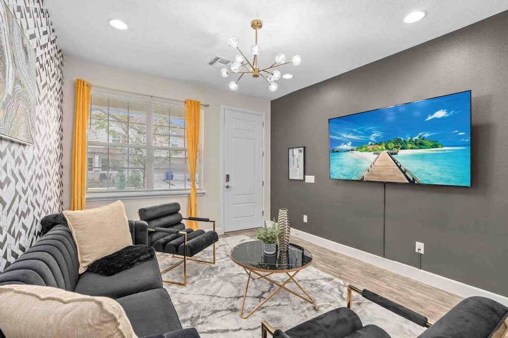 Super Epic- Sleeps 32 TWO Separate Townhomes