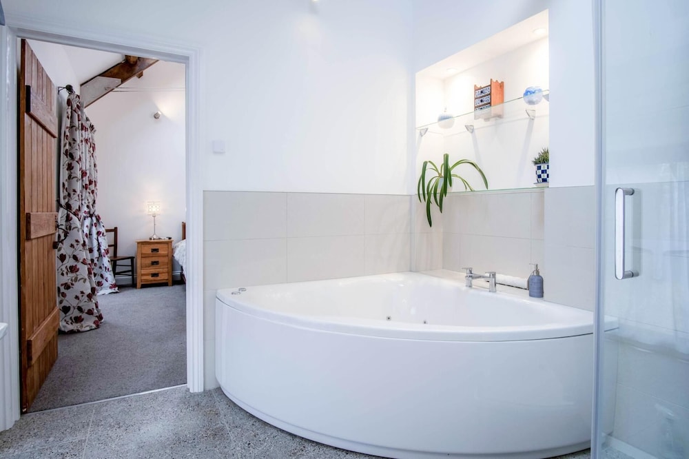 West Barn - 2 Bedroom Cottage - Llandeilo