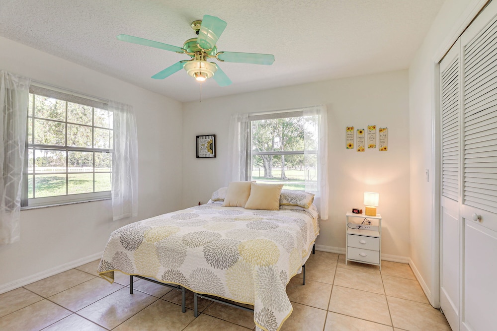 Sunny Sarasota Stay: Screened Pool + Pet Friendly