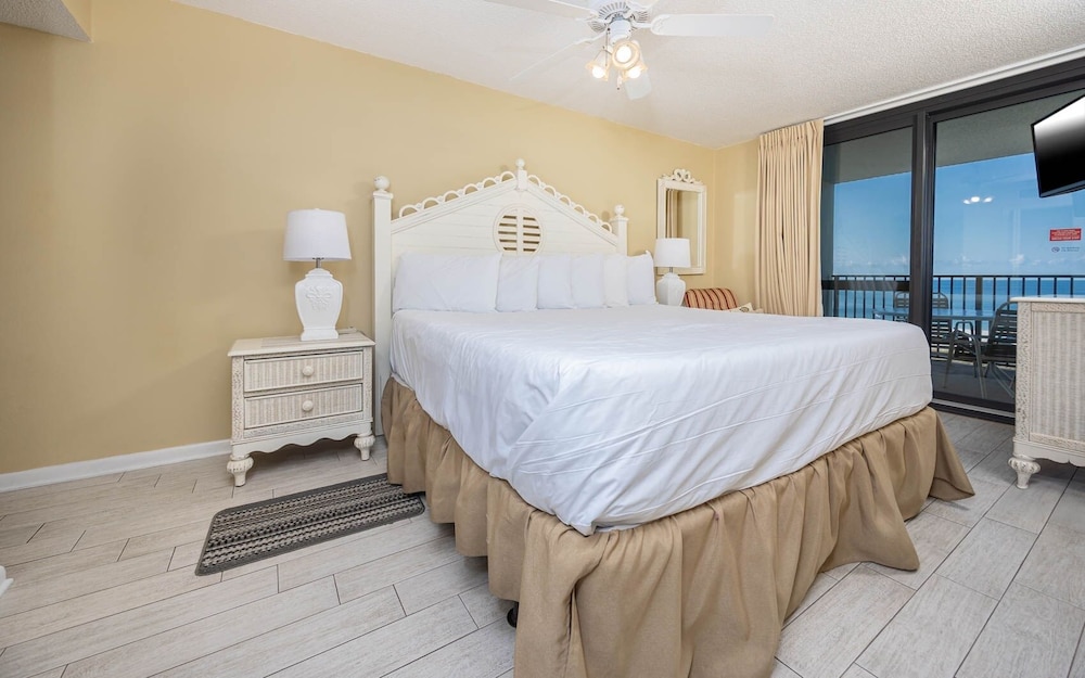 Phoenix Vi 6610 2 Bedroom Condo
