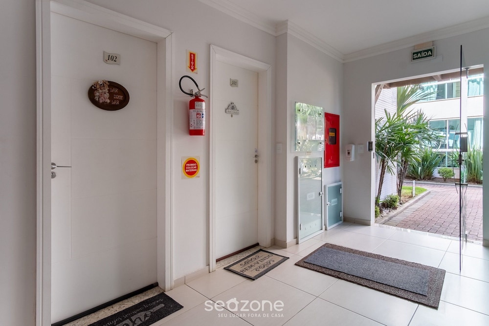 2 Bedroom Apart w/ Air 270m From the Beach Gps0102