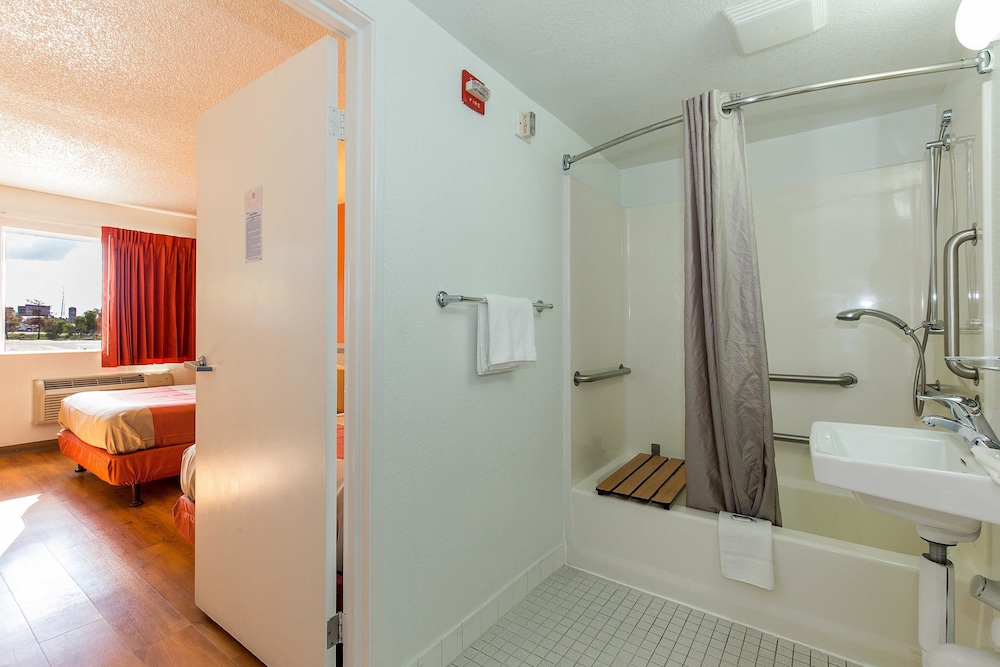 Motel 6 Hayward, CA – Silicon Valley Gateway