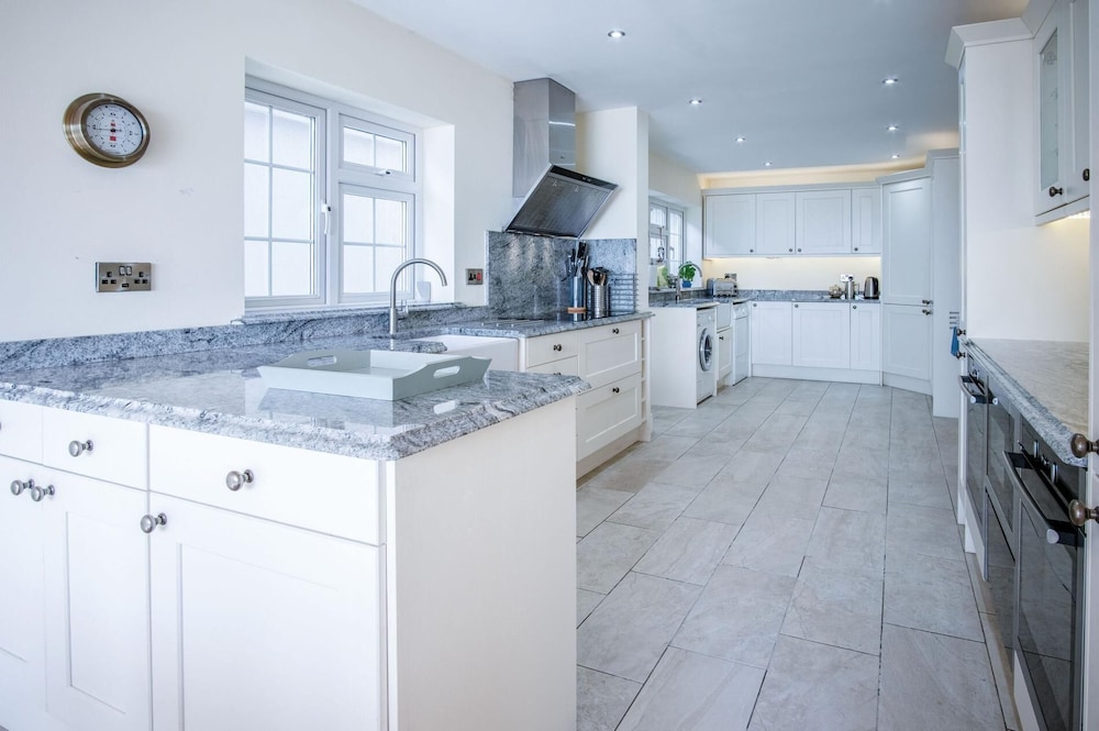 Rainbow Leap - 5 Bed Holiday Home - Saundersfoot