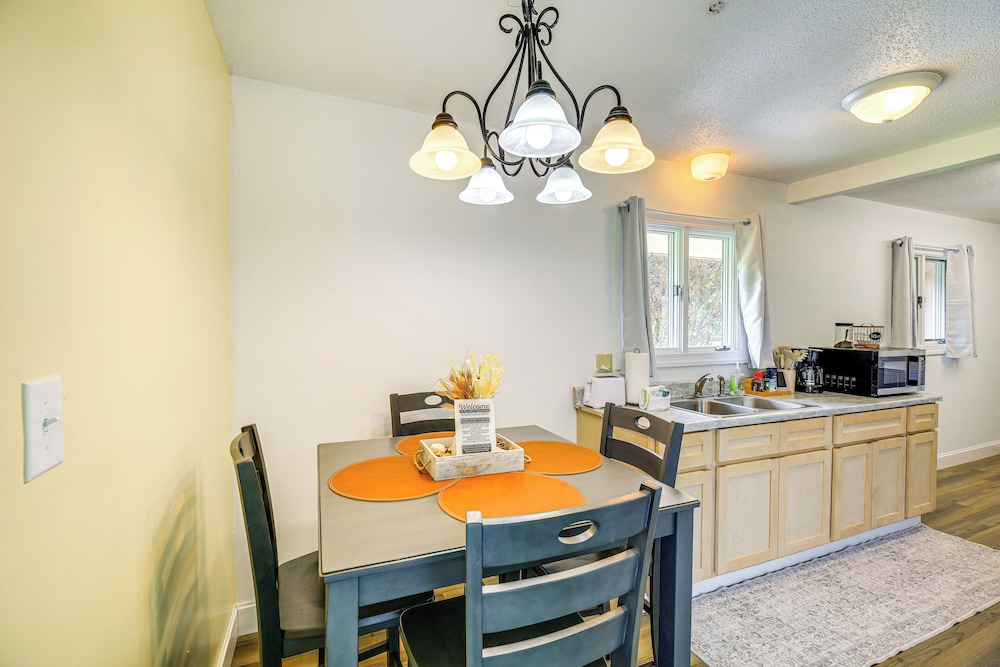 17 Mi to Coal Canyon Trail: Scenic Mtn-view Apt!