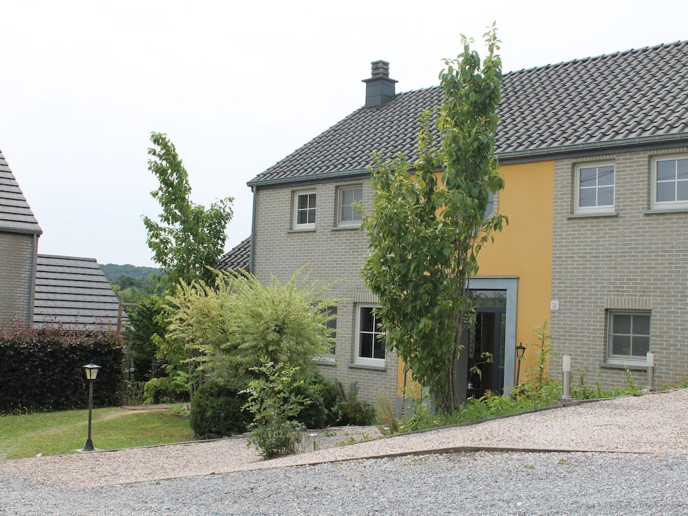 Luxury Holiday Home in Marchin With Wellness