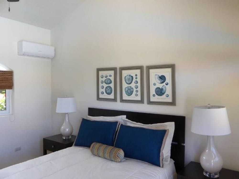 Touch of Elegance! 6 Bedroom Near the Beach