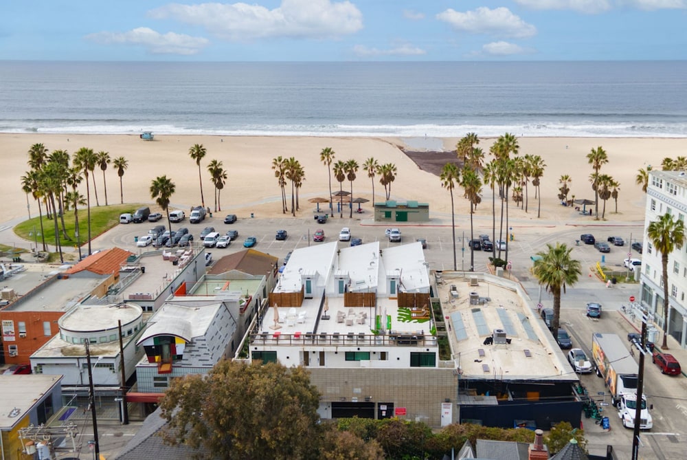 The Santa Monica Sunset - Beachfront Luxury