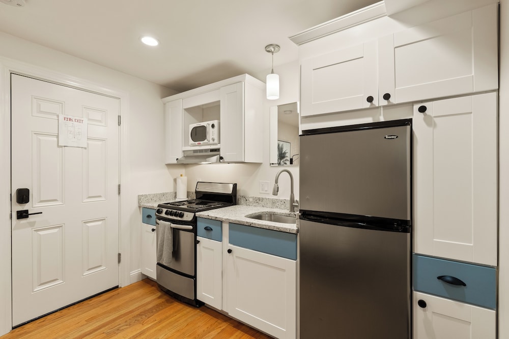 Hygge House Suites