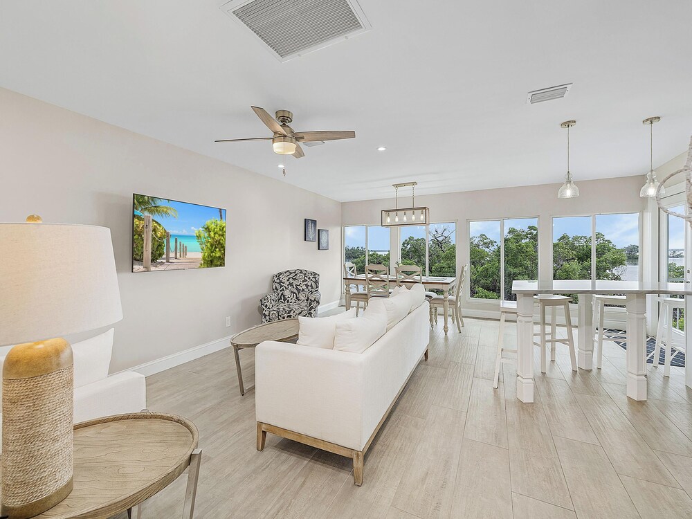 Dolphin Bay by Distinctive Beach Rentals