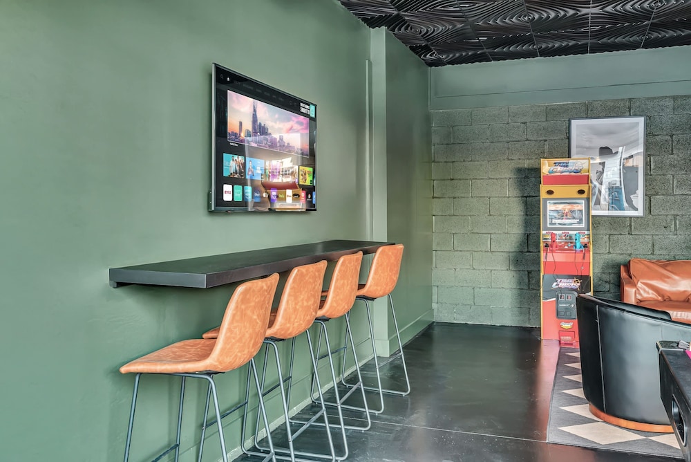 2 Hot Tubs Karaoke Game Room Downtown Nashville