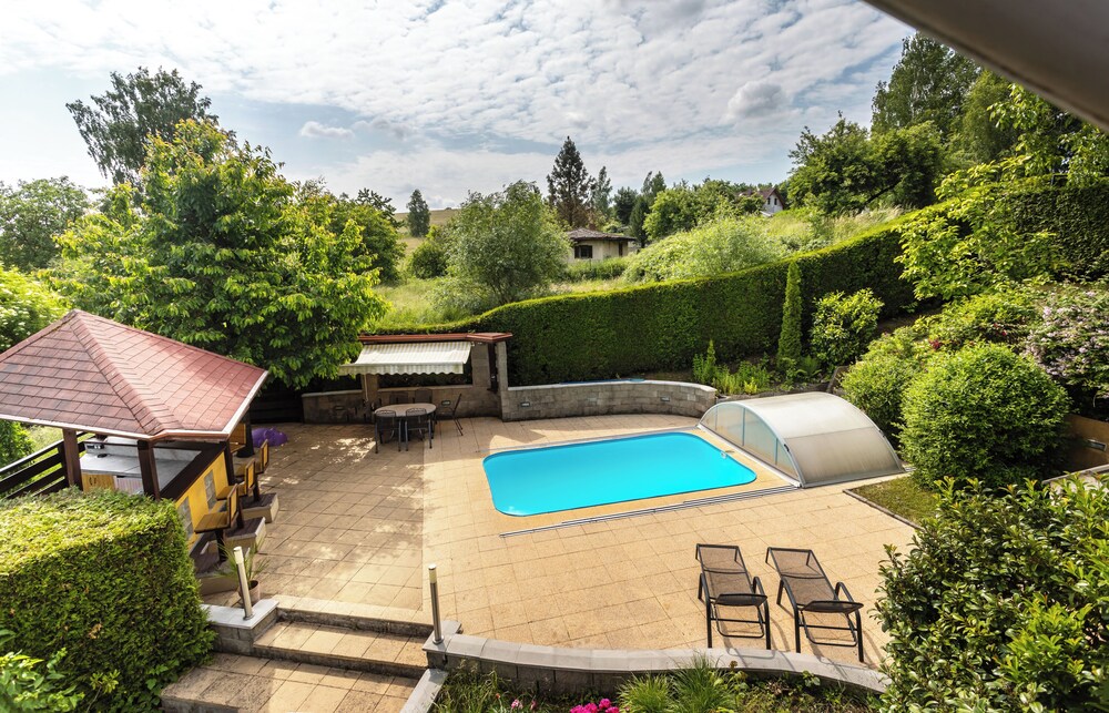 Cottage with pool playground and privacy